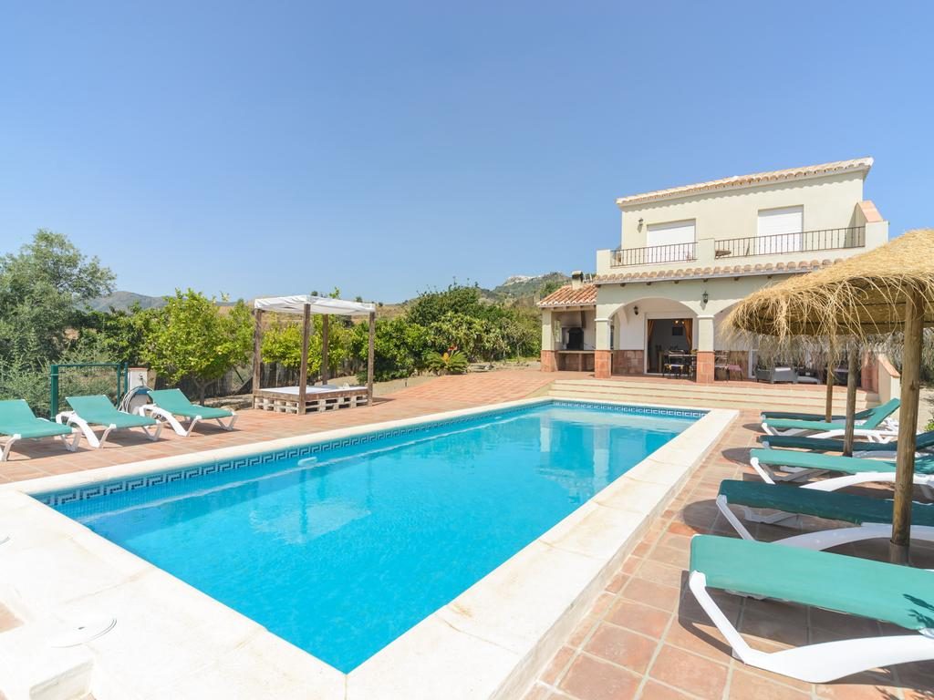 Villa lussuosa vicino a Malaga con piscina riscaldata e splendide viste