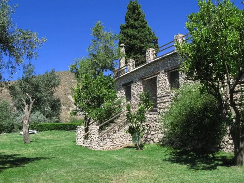 Casa di campagna con viste mozzafiato e gran giardino con piscina da 4 – 6 persone nei pressi di Carataunas
