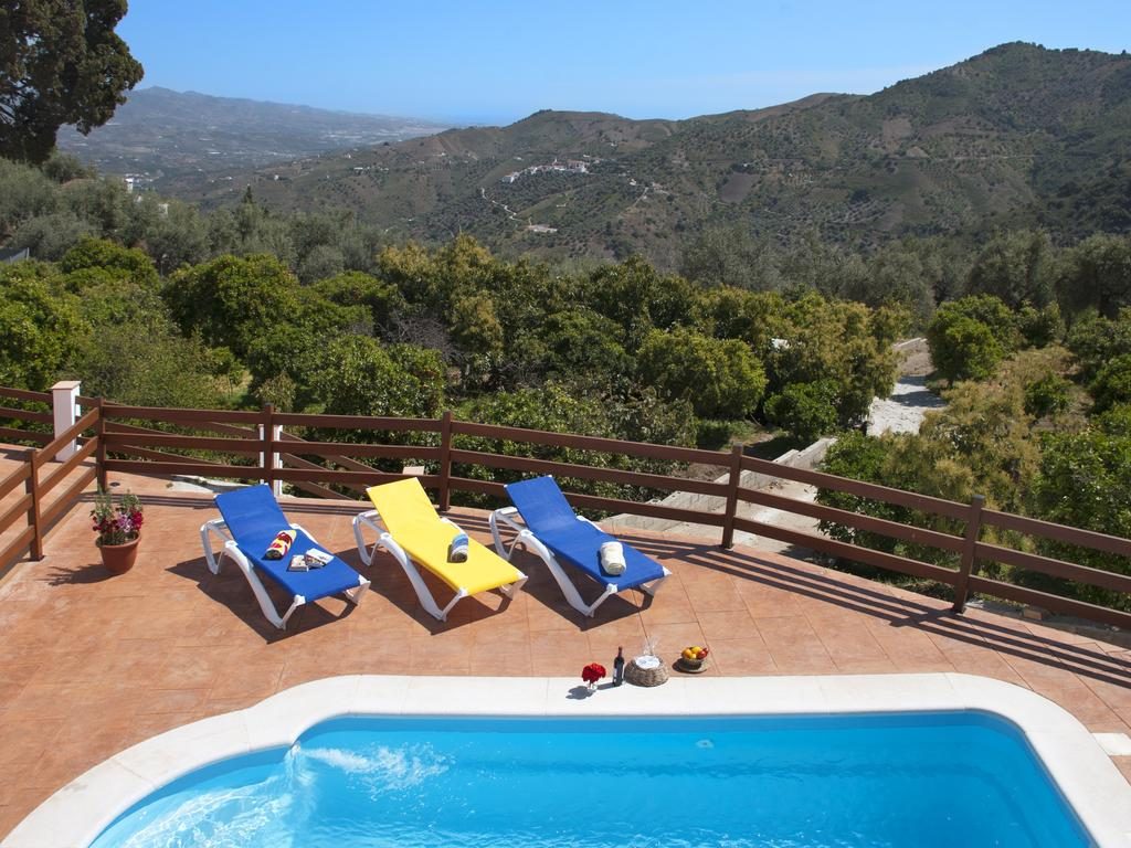 Incredibile villa per 2 o 3 famiglie con piscina privata in provincia di Malaga
