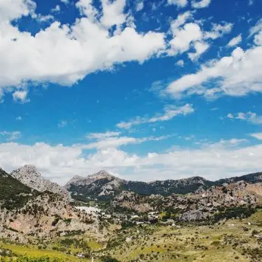 Una gemma incastonata tra le montagne